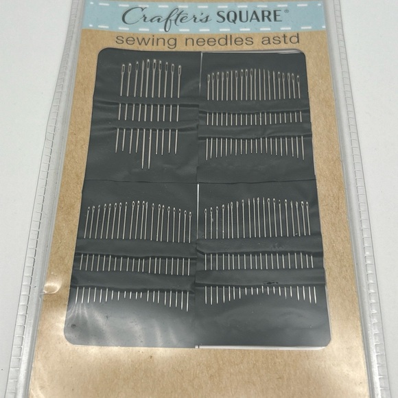 Assorted sewing Needles, Self Threading Needles, 70 pieces & Blue Pin Cushion - Picture 2 of 8